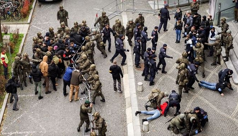  in Wien: Crowd & Riot-Control-Übungen aka "realitätsnahe Übungsszenarien, wie etwa Demonstrationen"(Bildquelle @scharlatanja)